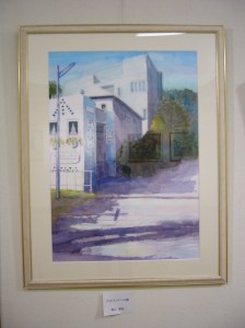 何気ない街角の道を、爽やかに描いています。