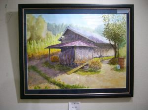 古びた家屋に日があたる風景を、丁寧に描いています。